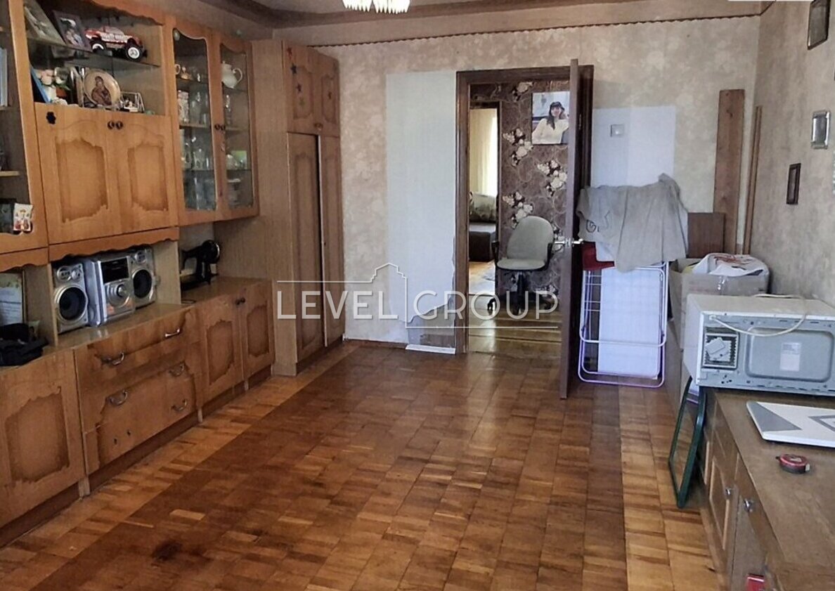 Степана Олійника вул., 8