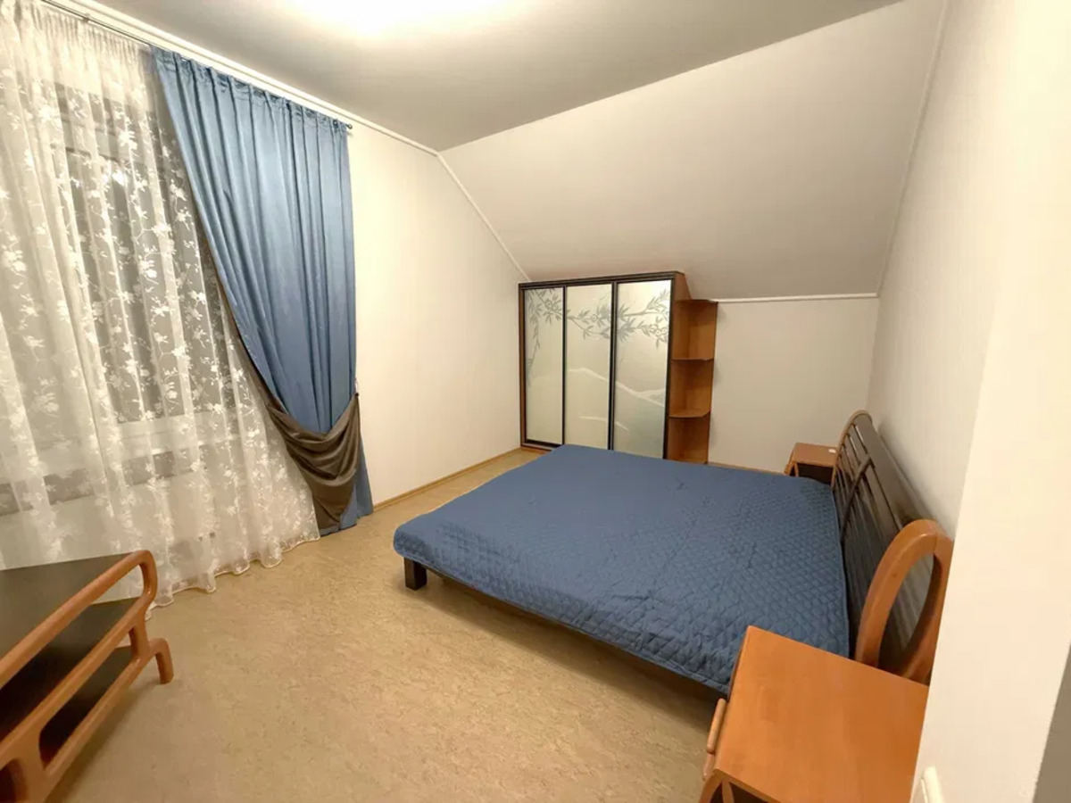 Київська, 12