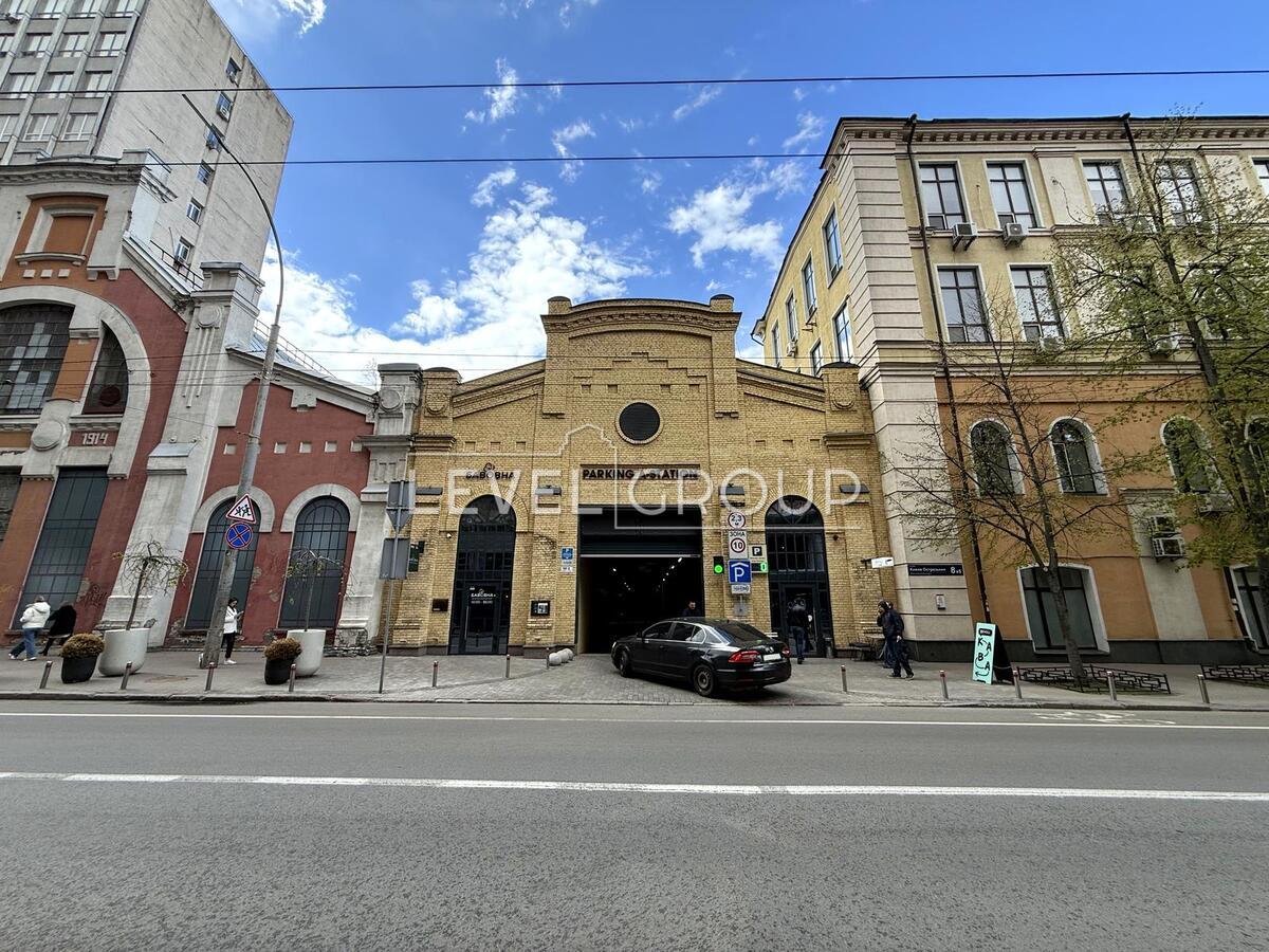 Князів Острозьких вул. (Московська), 8