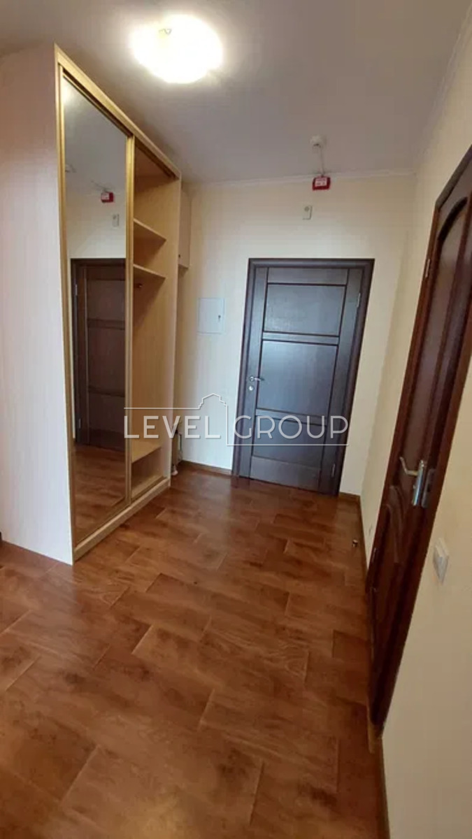 Воскресенська вул., 14е