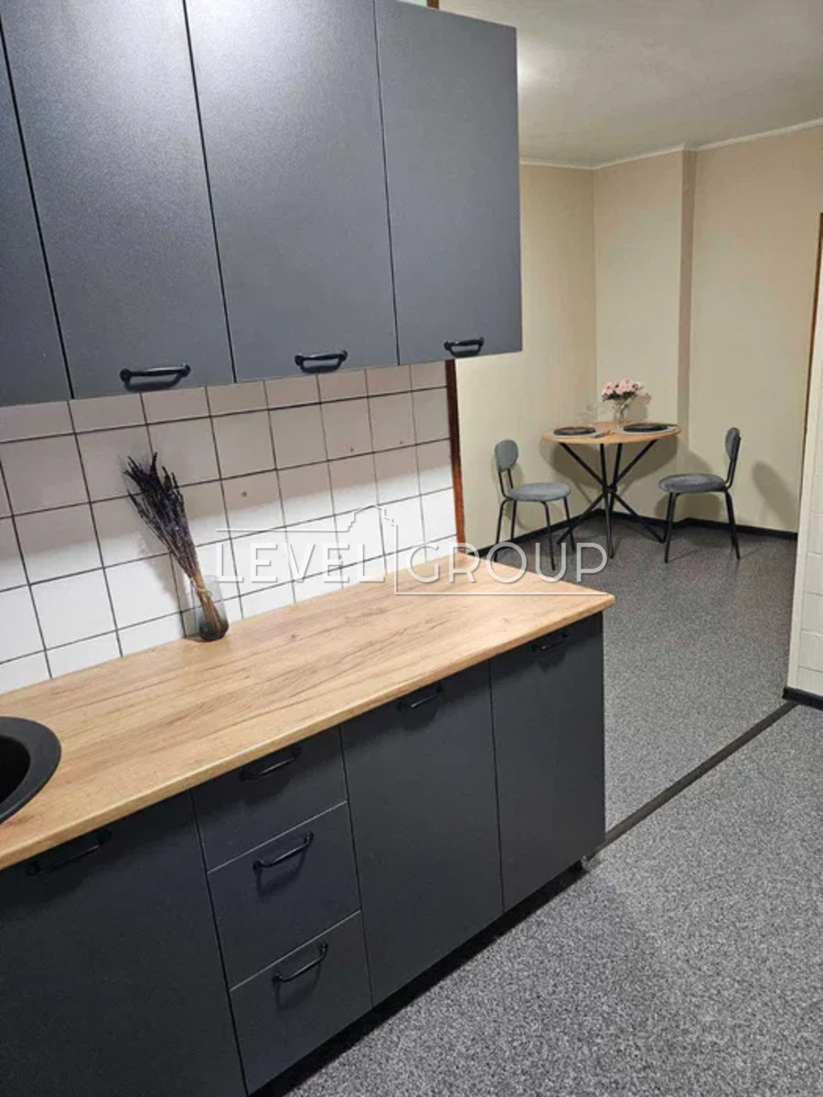 October 14th Avenue, 12/1