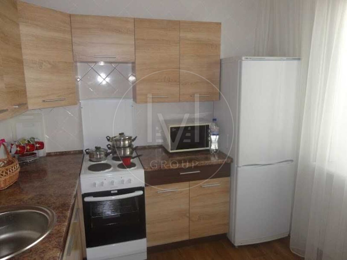 Підгірна вул., 12