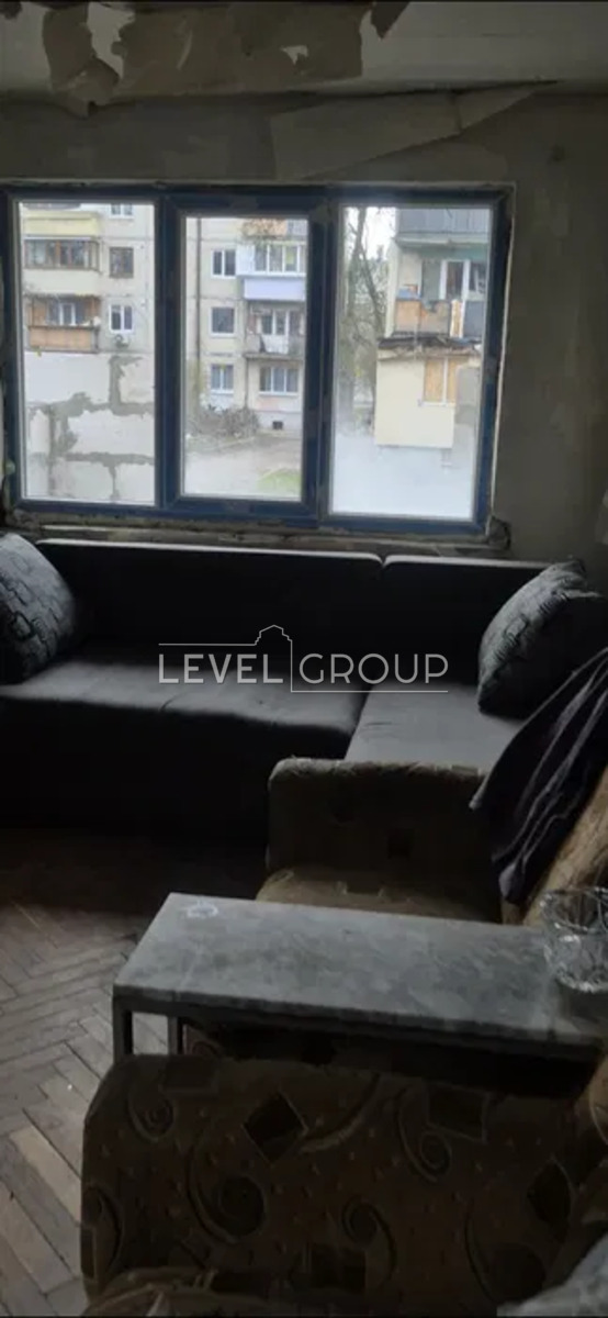 Академіка Стражеска вул., 9