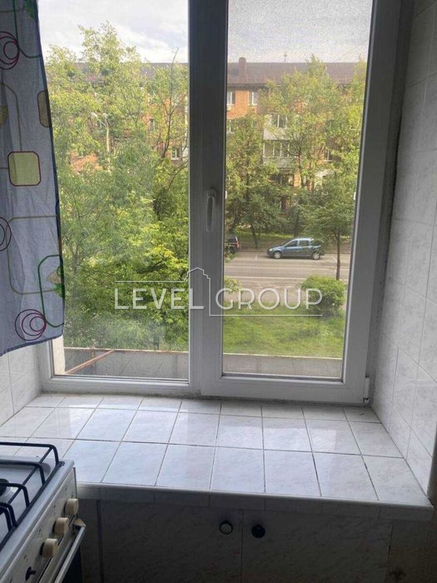 Вінстона Черчилля вул. (Червоноткацька), 29