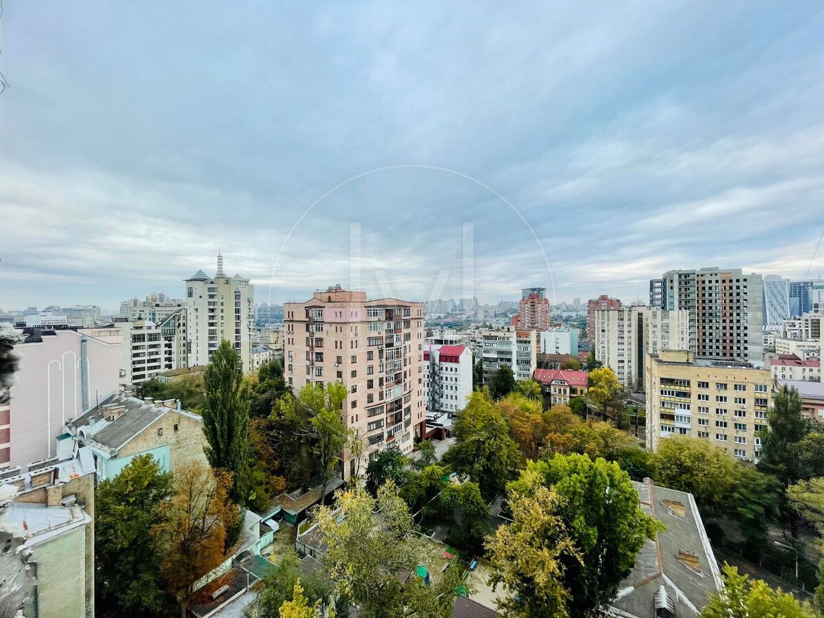 Гоголівська вул., 27