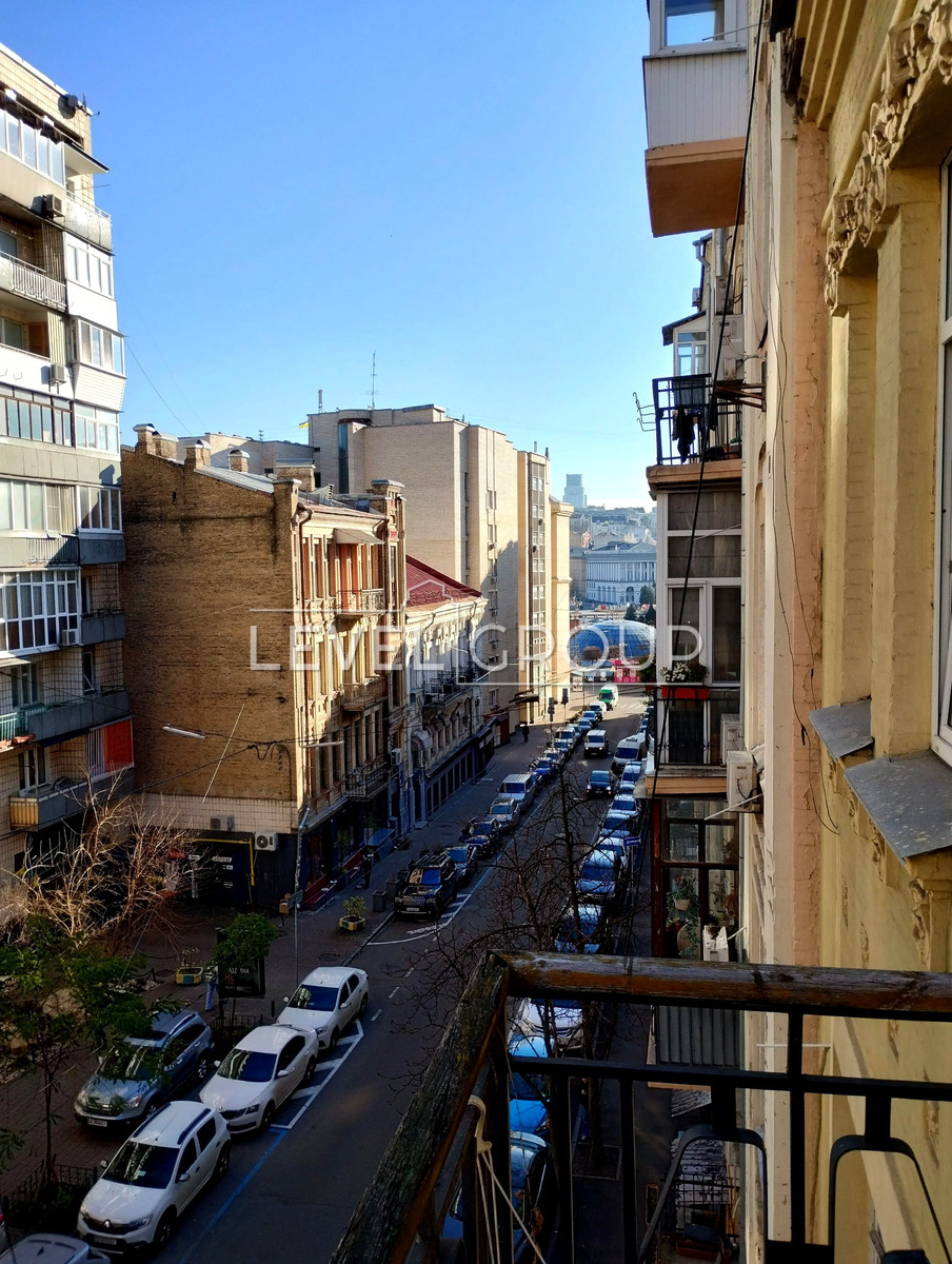 Mala Zhytomyrska St., 7