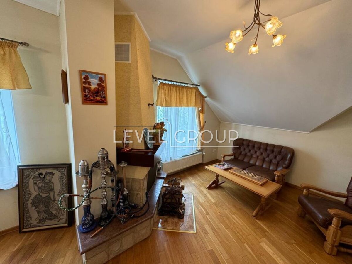 Богатирська вул., 30А