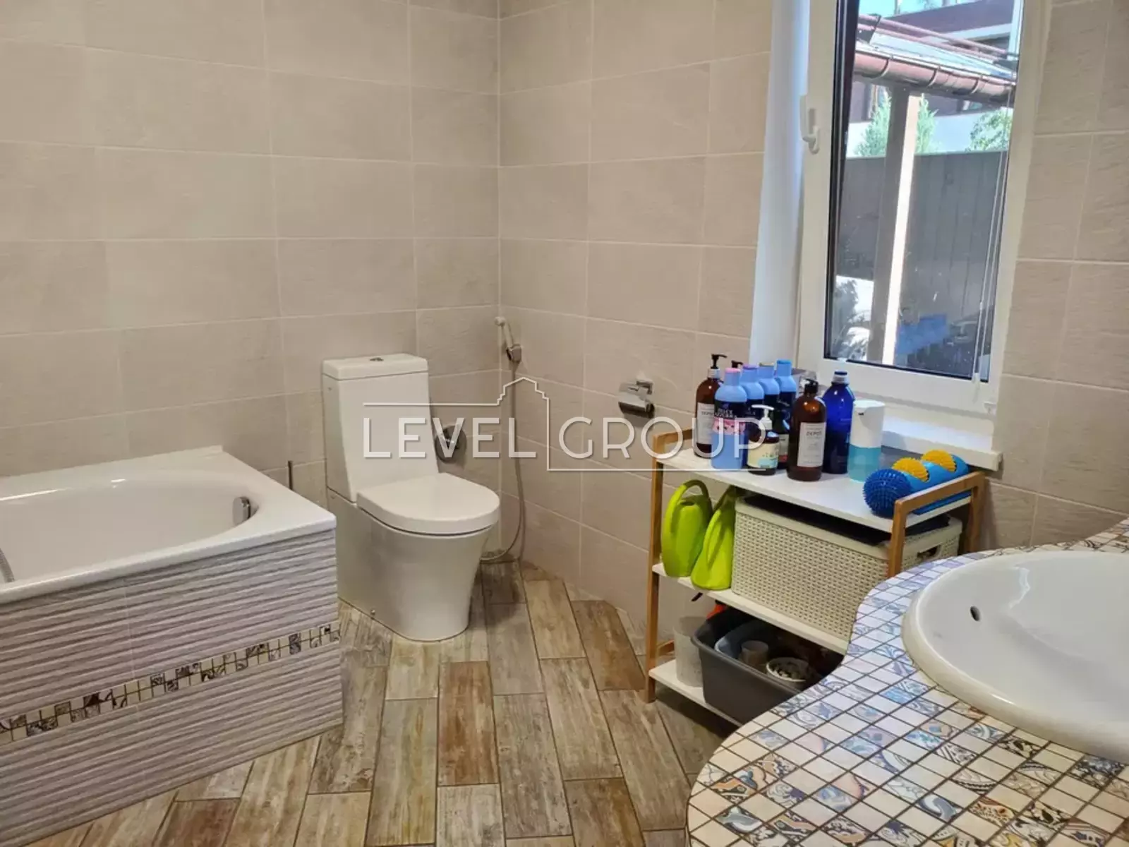 Revolutions Lane, 2m