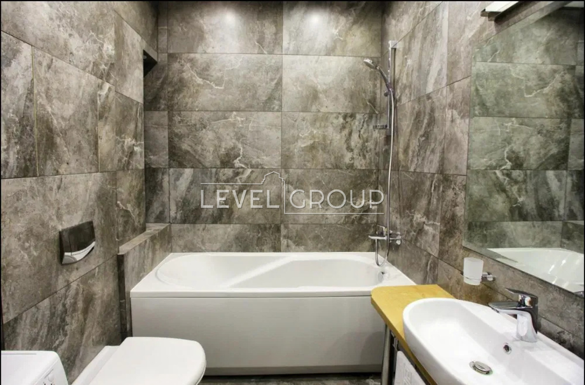 Yevhen Konovalets St. (Shchorsa), 36e