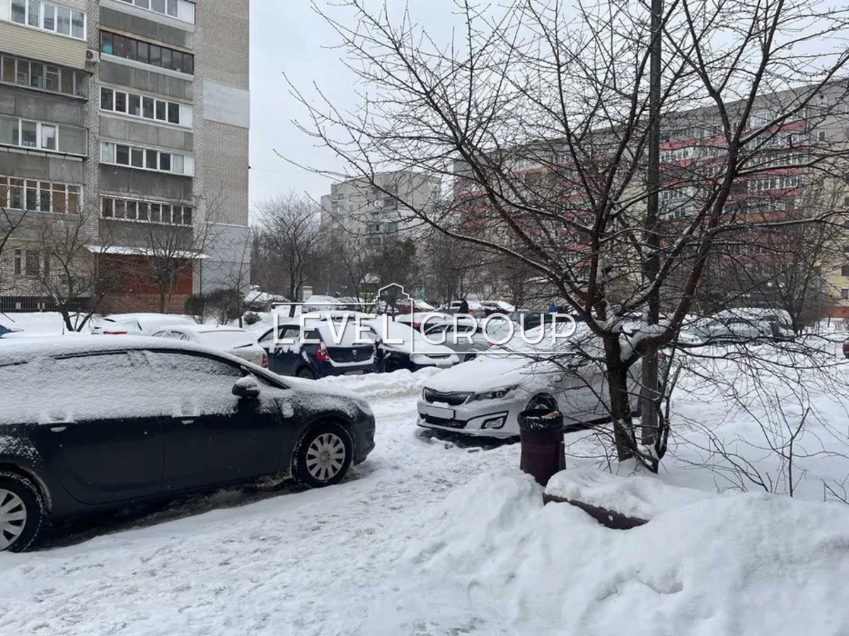 Святоюрївська, 32