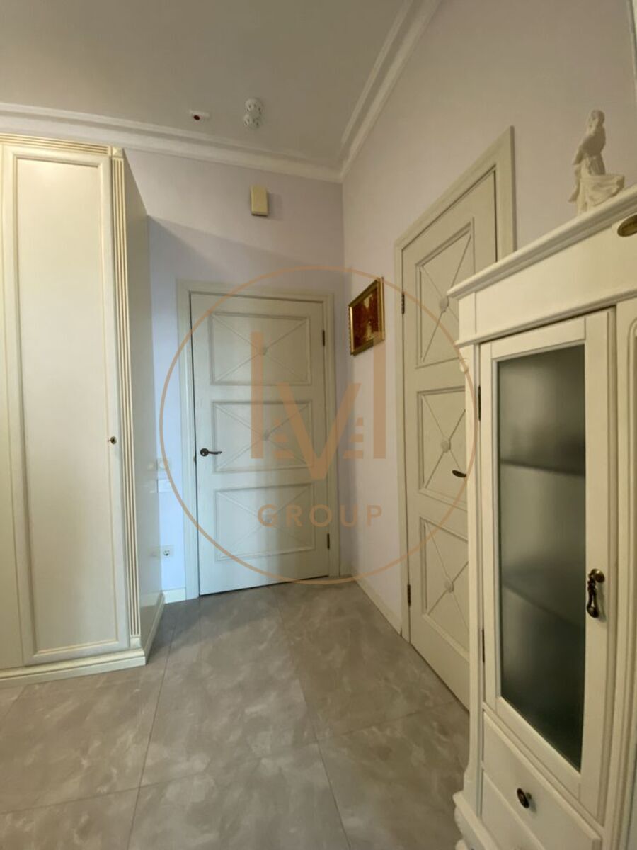 Lesi Ukrainky Blvd., 7V