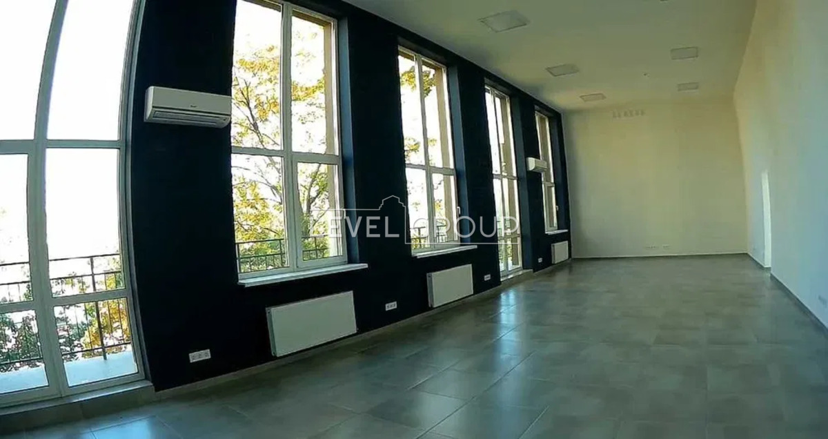 Прирічна вул.