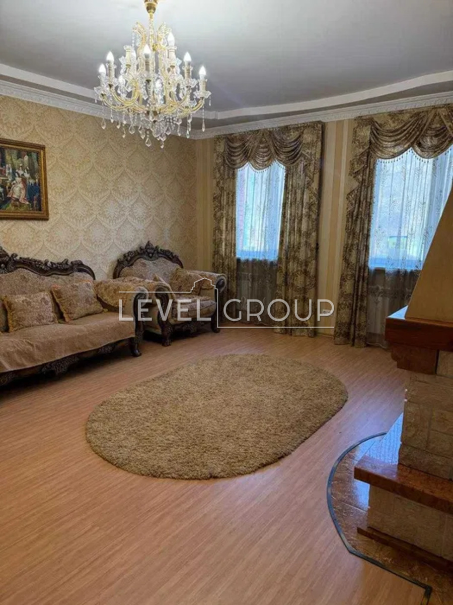 Центральна, 24