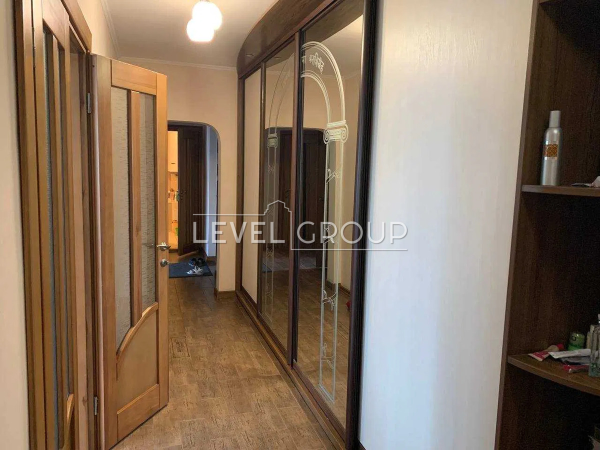 Honore de Balzac St., 4A
