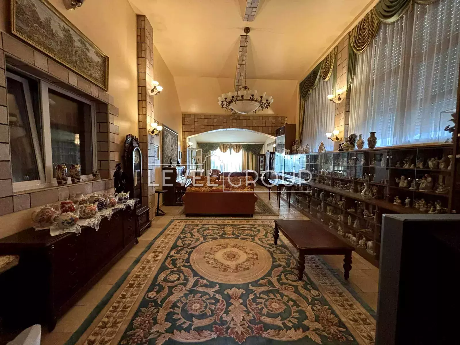 Мистецька вул., 7