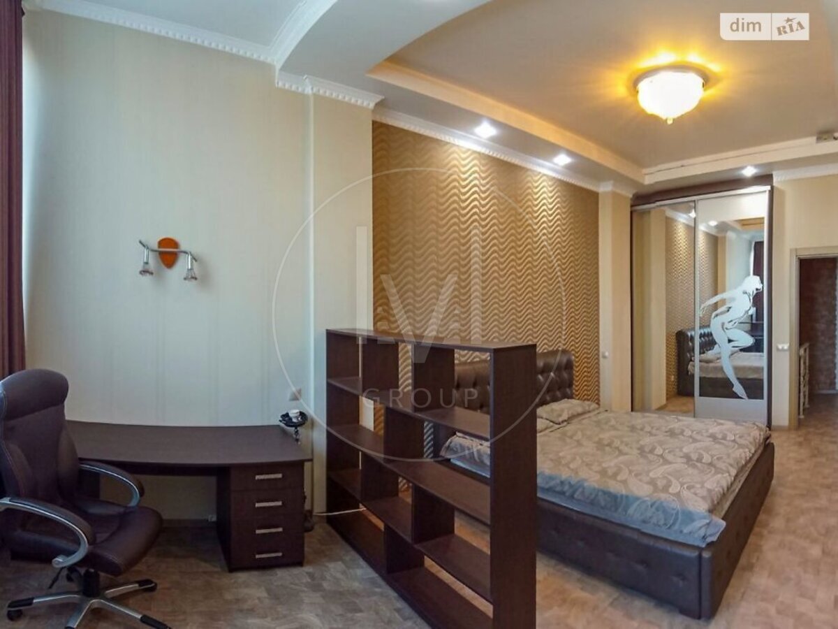 Гната Хоткевича вул. (Червоногвардійська), 8