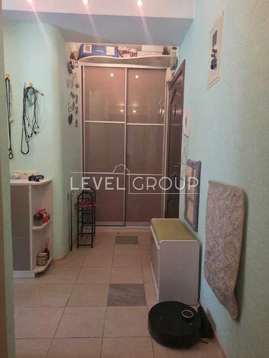 Европейського Союзу просп. (Правди), 80б
