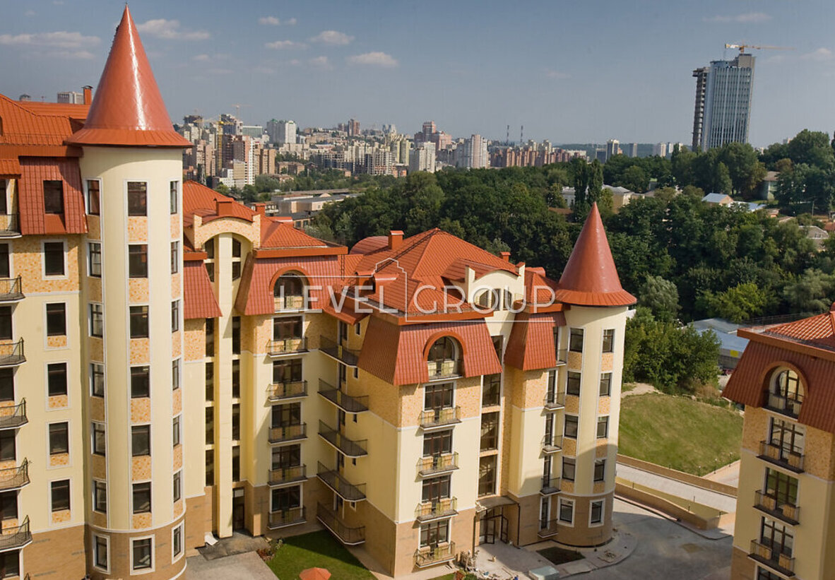 Протасів Яр вул., 8