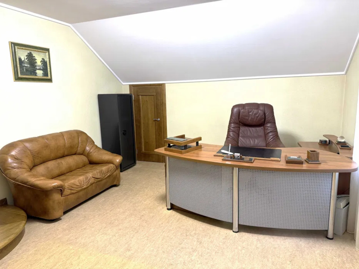 Київська, 12