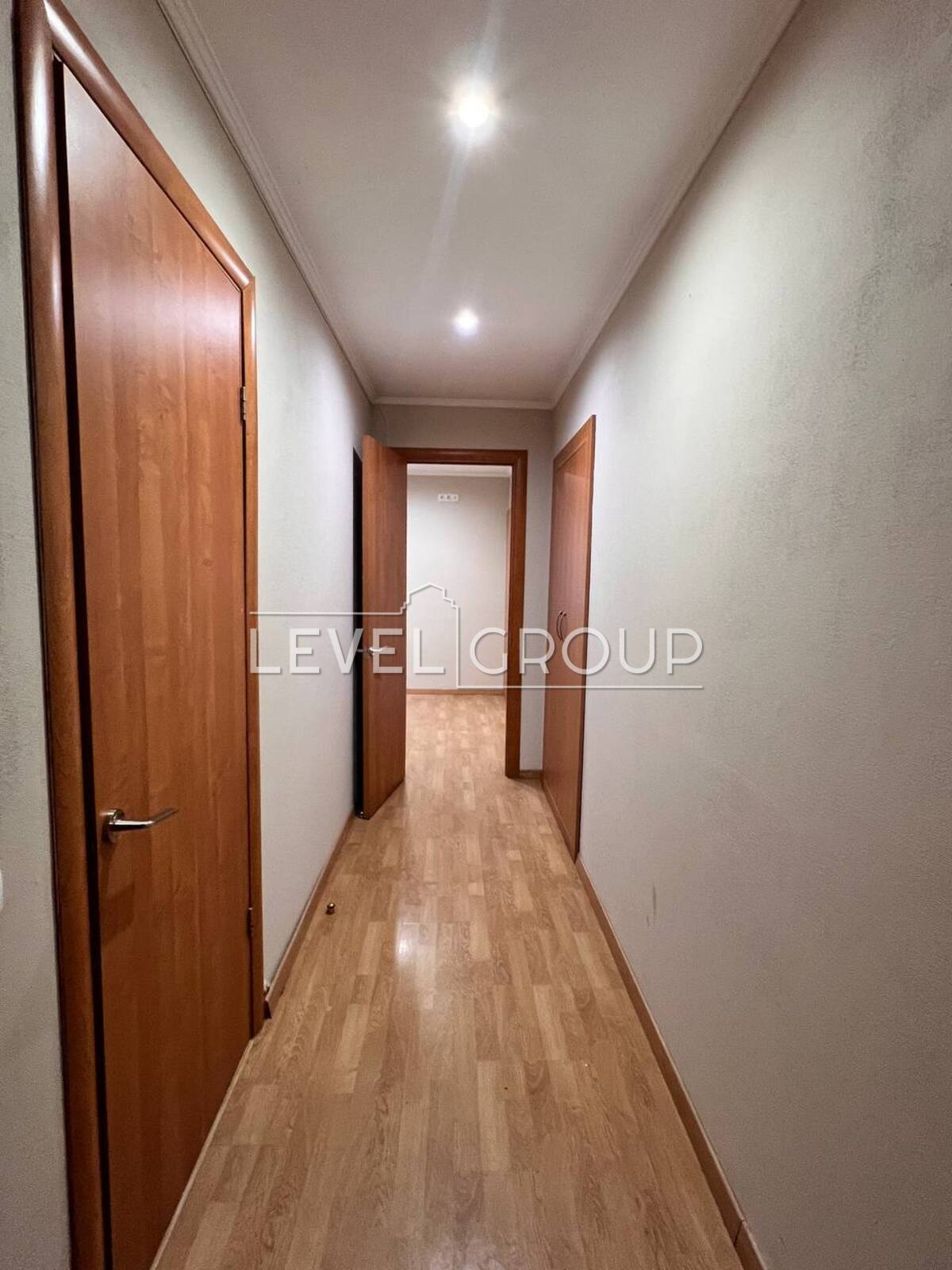 John McCain St. (Ivana Kudry), 30