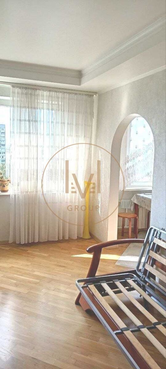 Композитора Лятошинського вул., 2