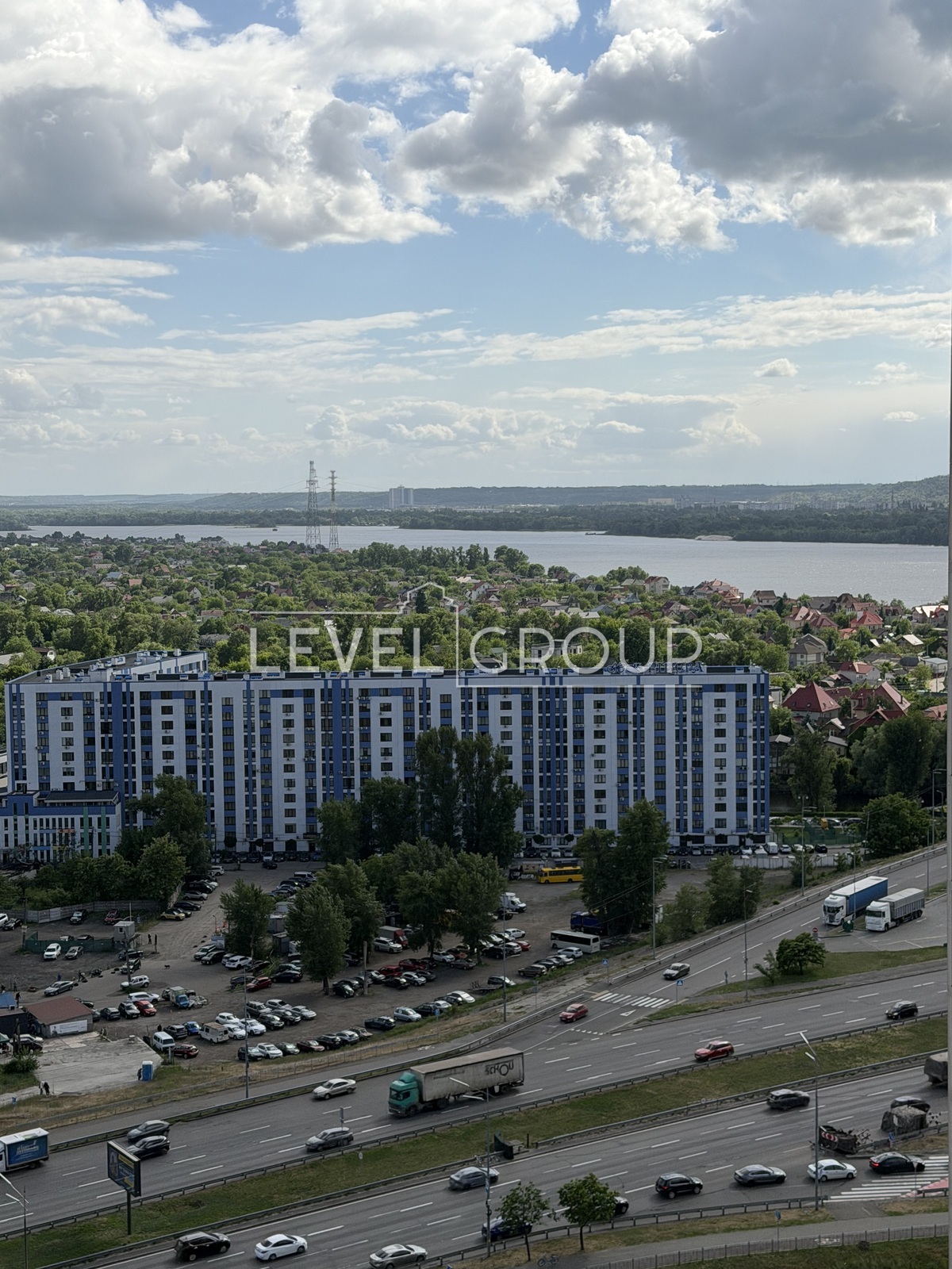 Зарічна вул., 4