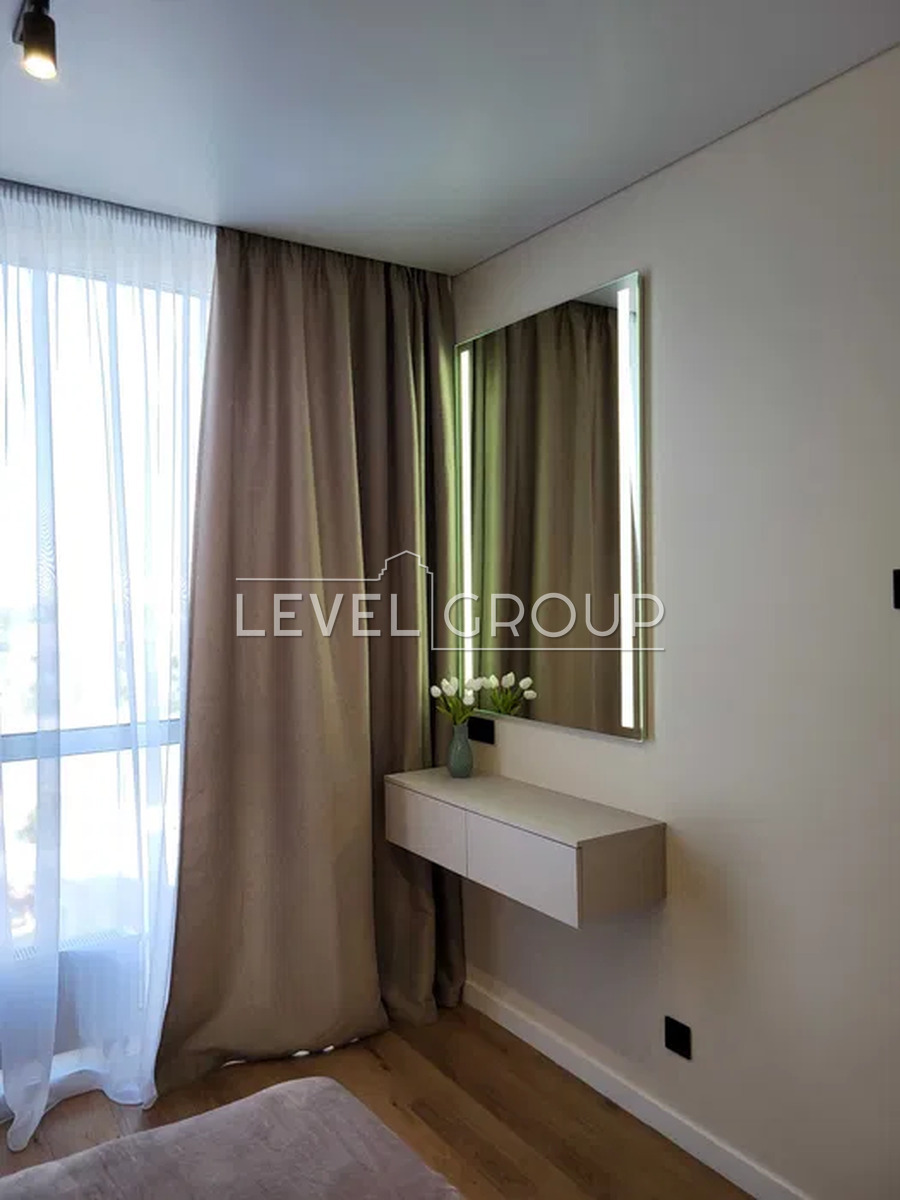Prychalna Street, 8