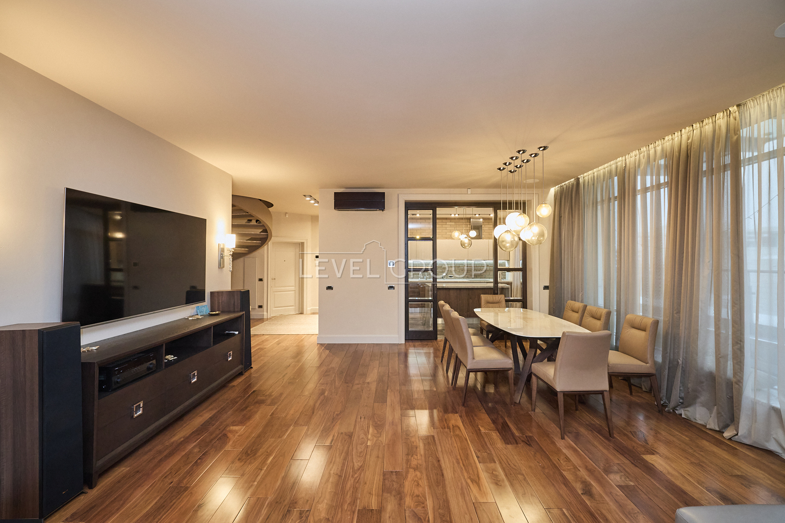 name_en