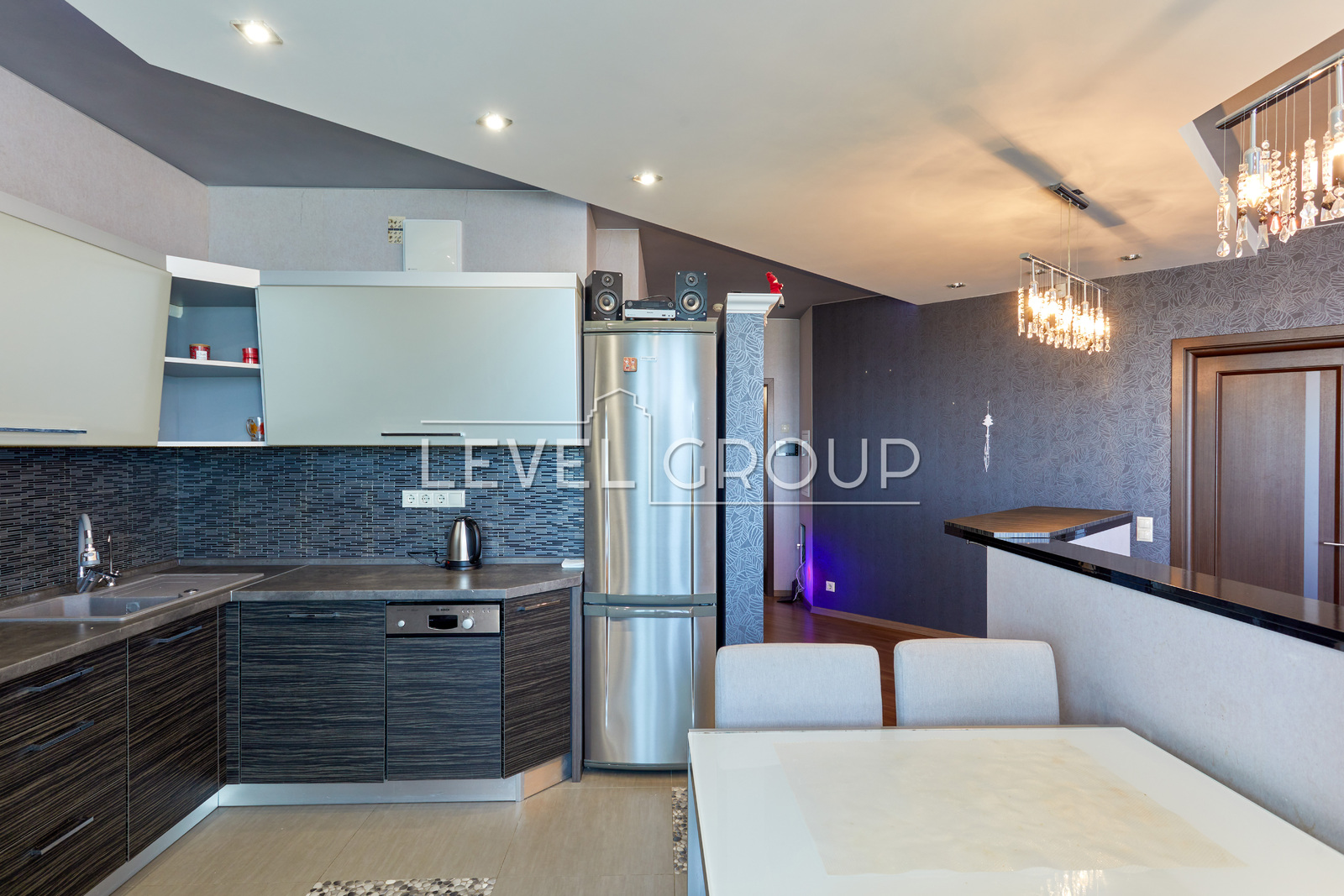 name_en