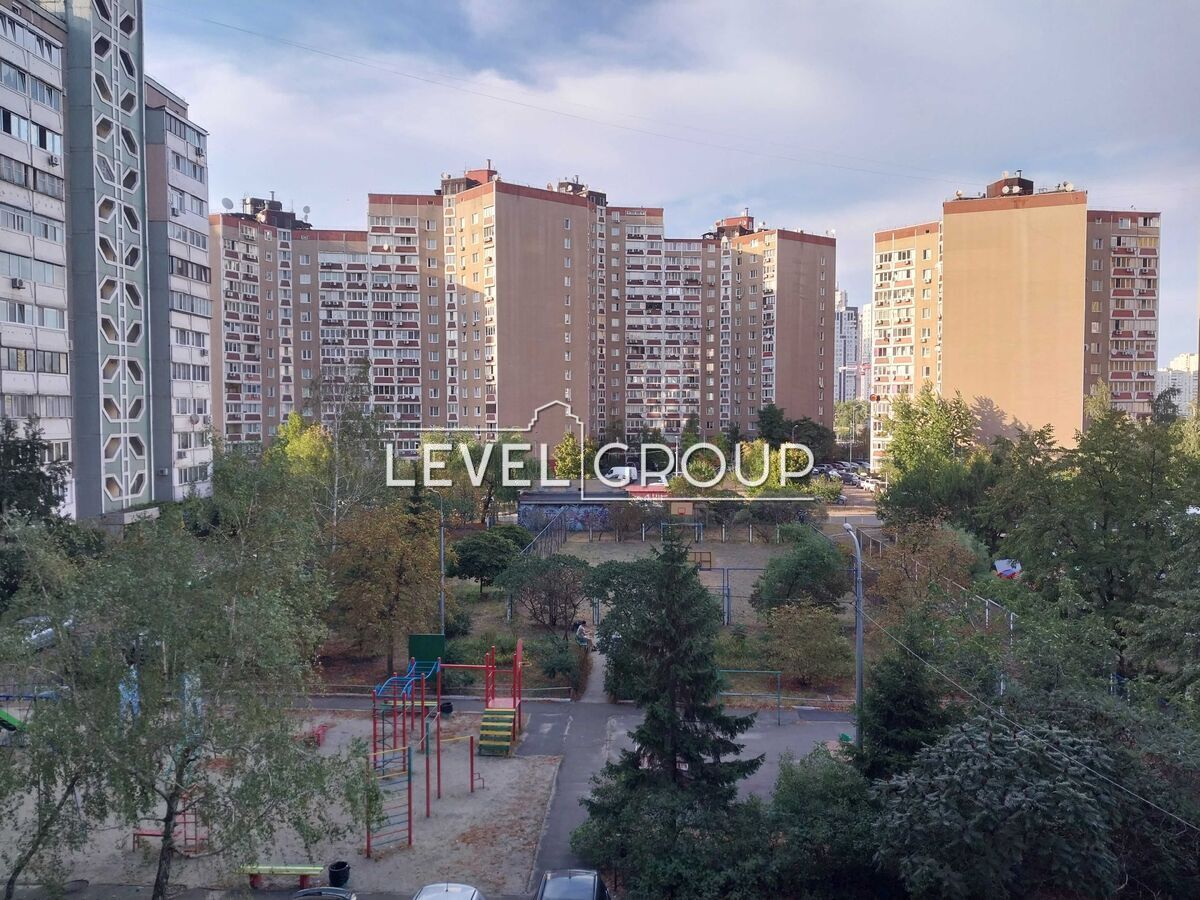 Бориса Гмирі вул., 3