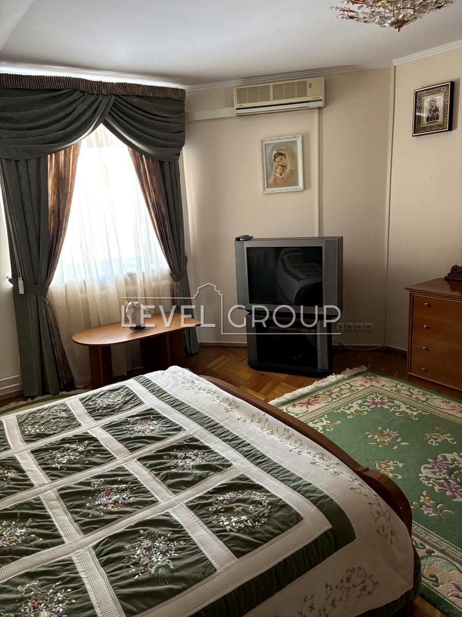 Мистецька вул., 7