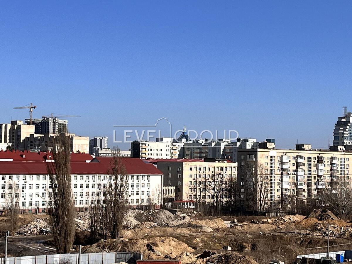 Ґарета Джонса вул. (Сімї Хохлових), 12а