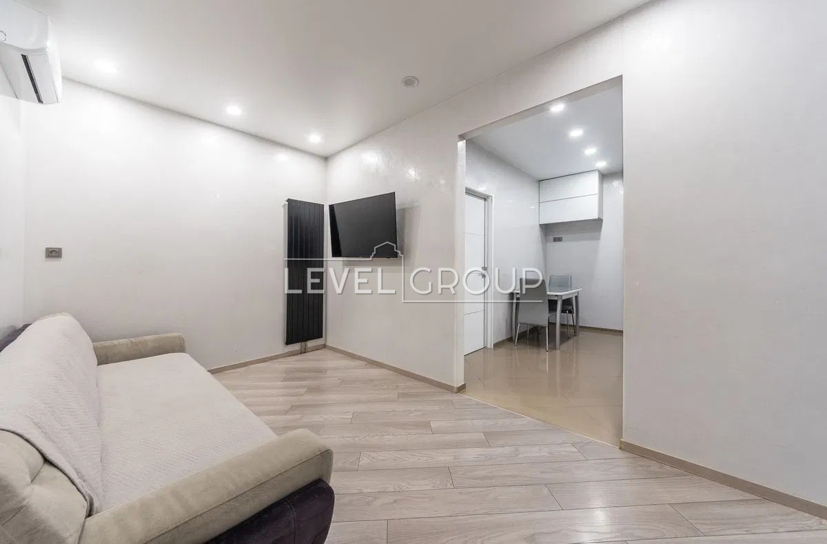 Andriy Abolmasov St. (Panelna), 4a