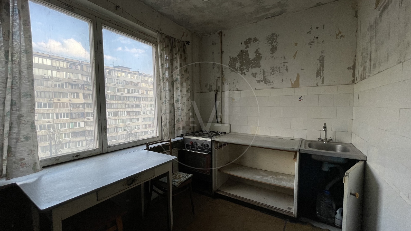 Дніпровська набережна, 11