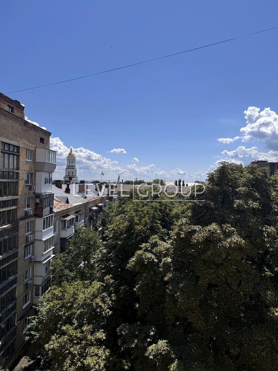 Івана Мазепи вул., 24