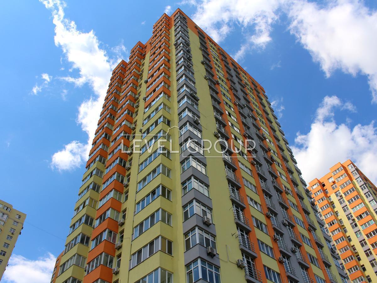 Сімї Кульженків вул. (Петра Дегтяренка), 31а