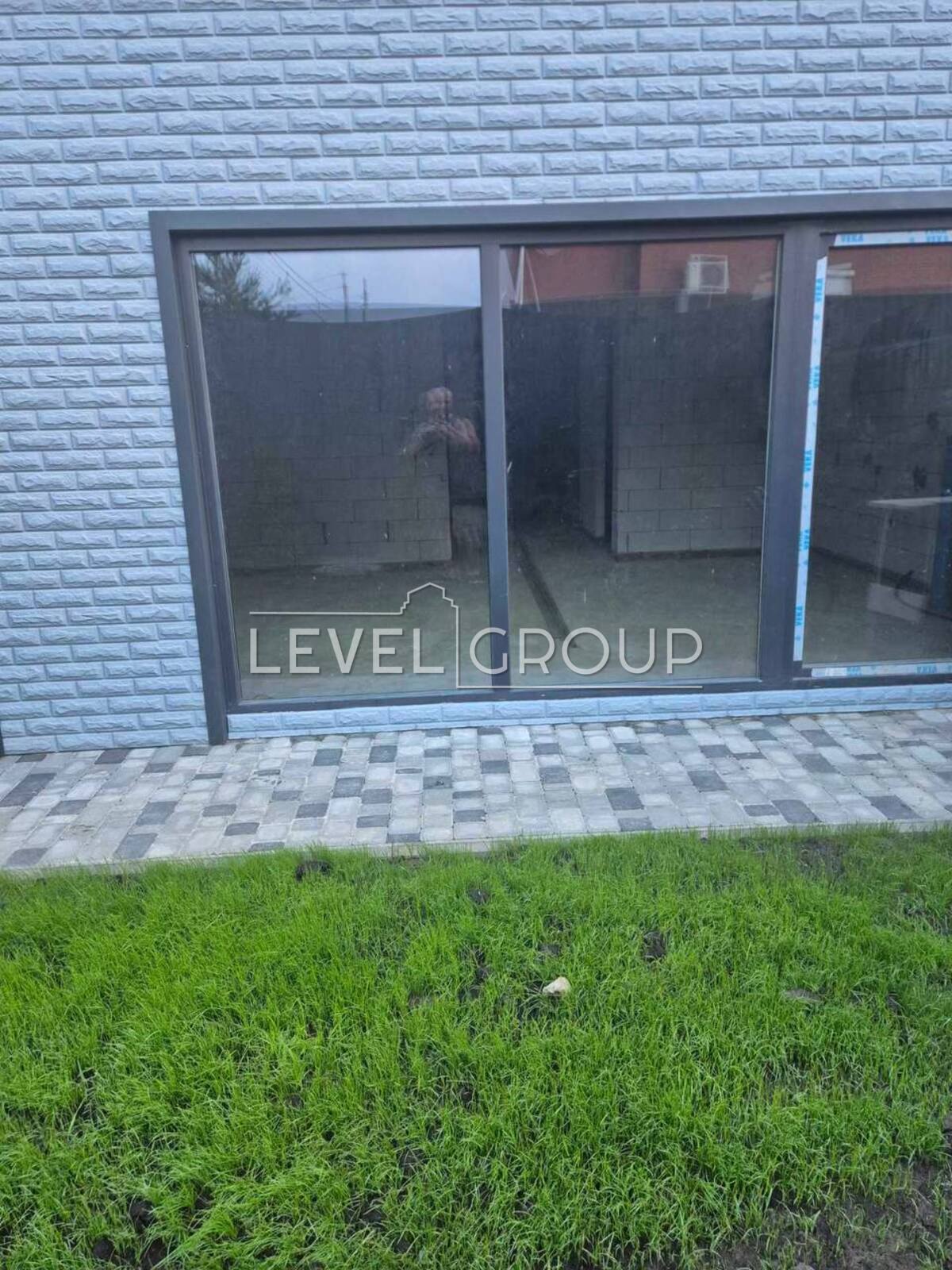 name_en