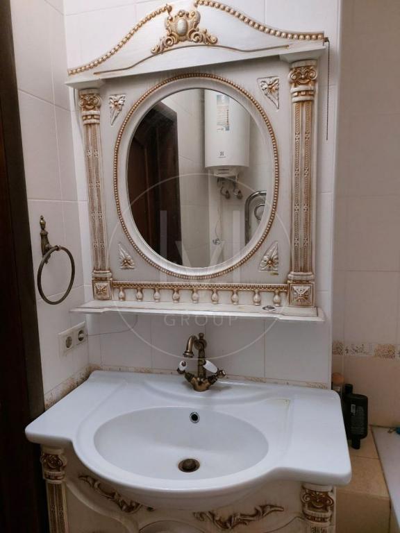 Воскресенська вул., 14