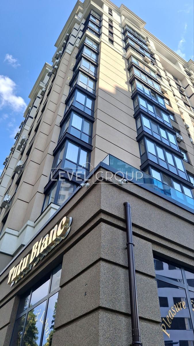 Університетська вул., 3/8
