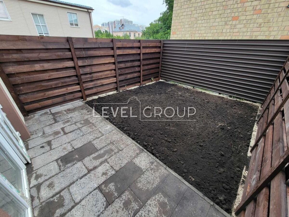 вул. Садова, 4