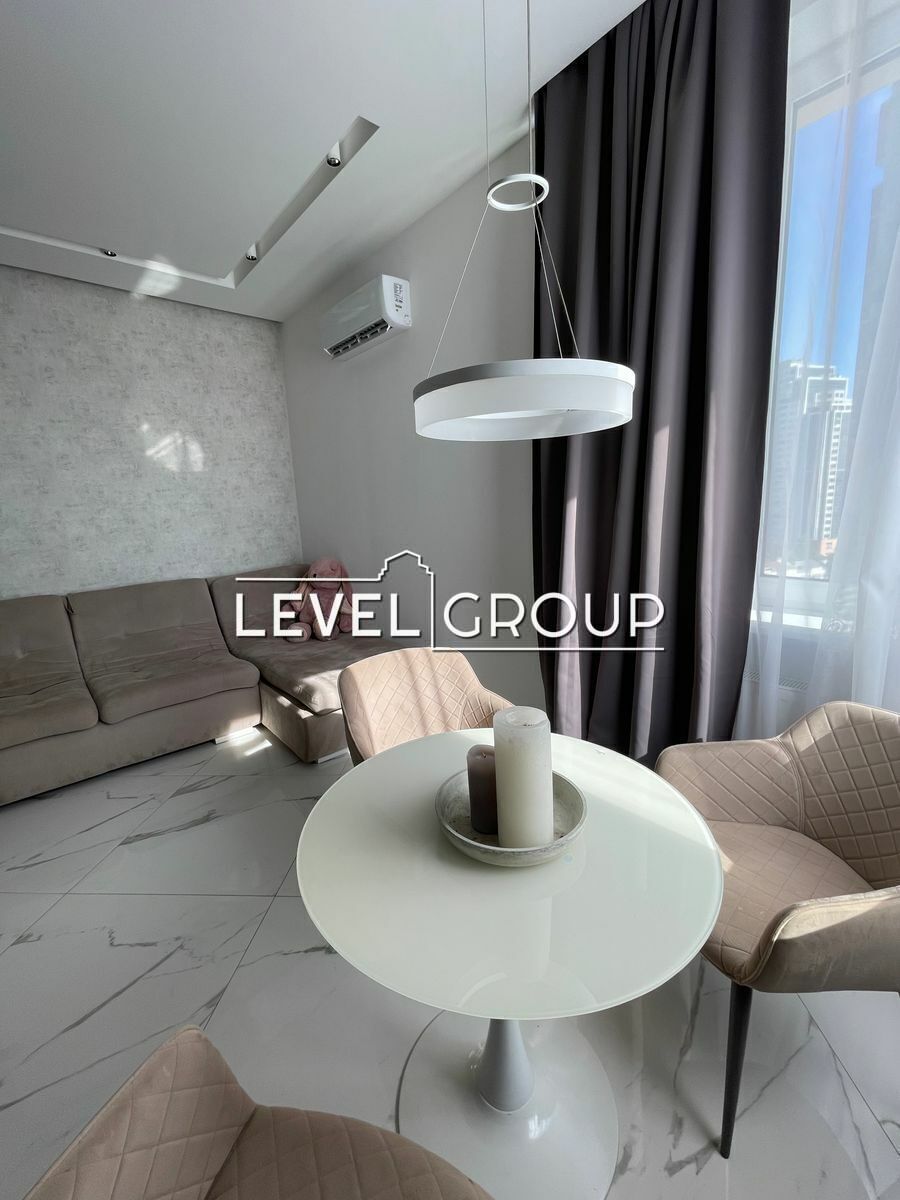 name_en