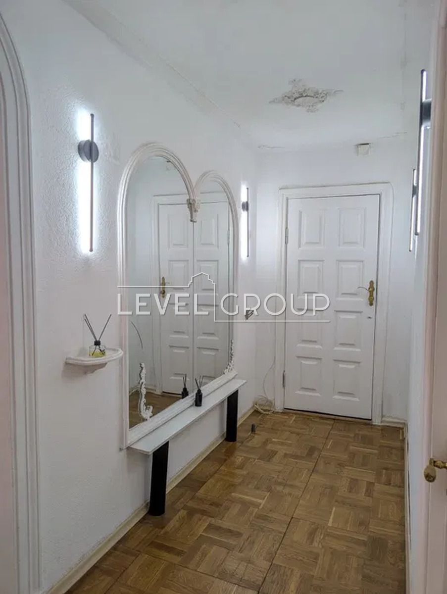 Obolonskyi Avenue, 14a