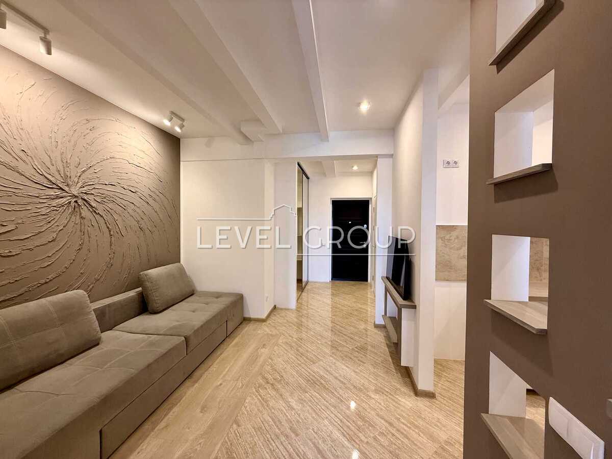 Verkhniy Val St., 27