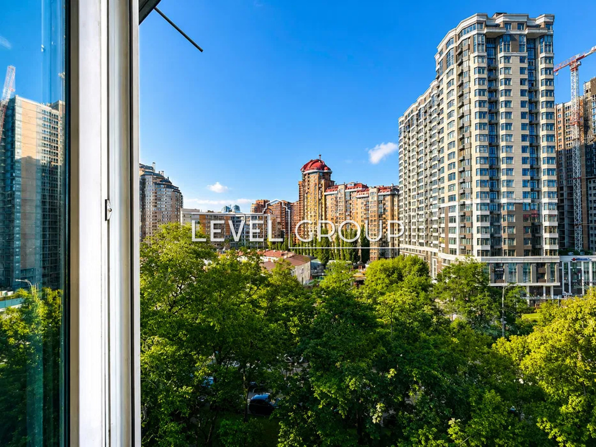 Євгена Коновальця вул. (Щорса), 35