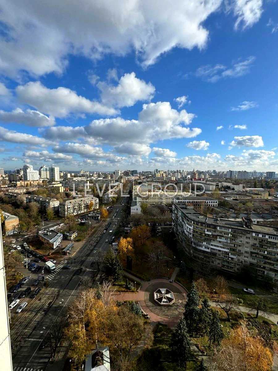 Дегтярівська вул., 17