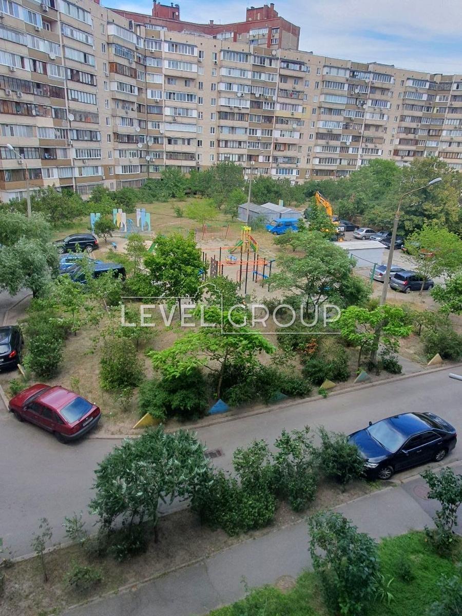 Милославська вул., 23