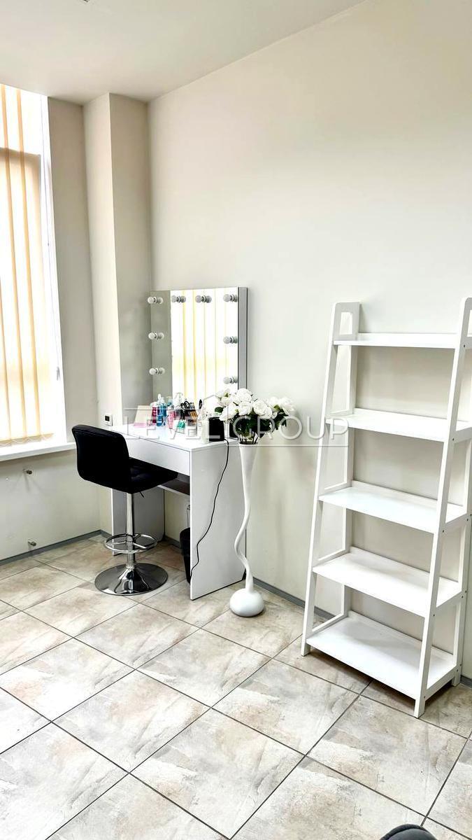 Федора Ернста вул., 16б