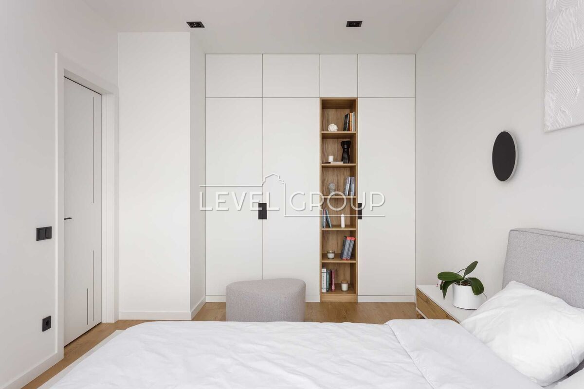 оптимістична, 1