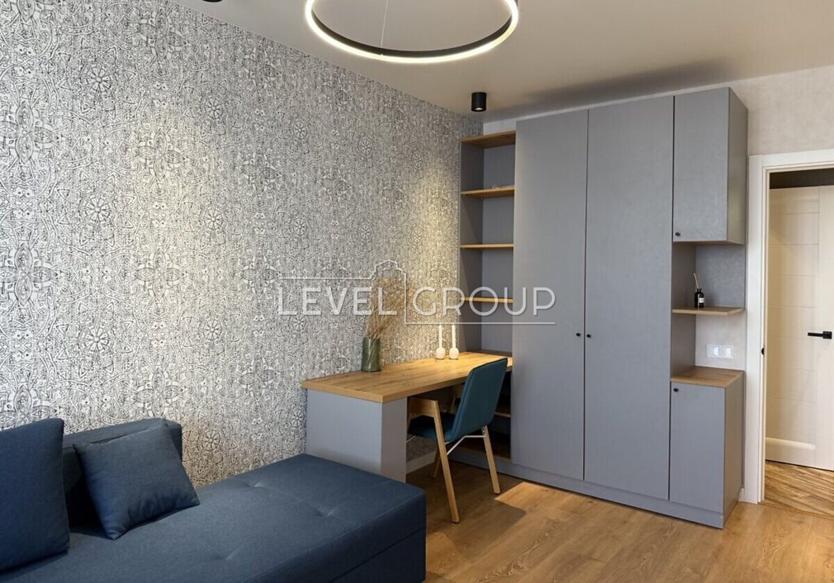 Драгоманова вул., 10