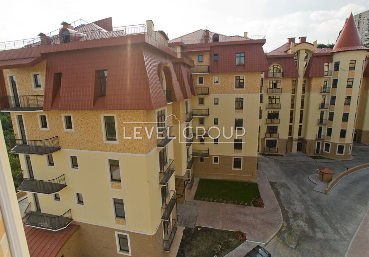 Протасів Яр вул., 8
